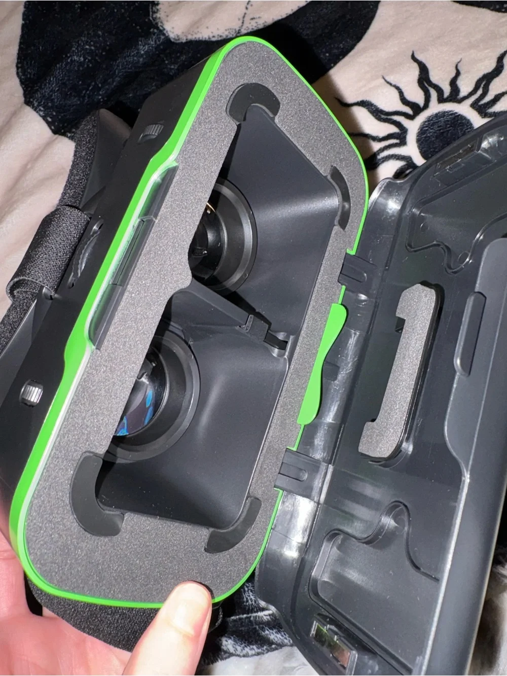 Black and Green Smartphone VR Headset - Immersive Virtual Reality